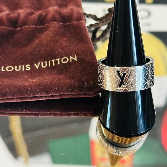 🔥 LOUIS VUITTON RING MONOGRAM Size 10 w/Dust Bag - Picture 15 of 15